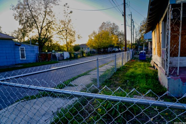 715 S TRINITY ST, San Antonio, TX 78207