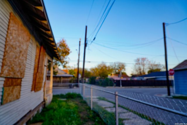 715 S TRINITY ST, San Antonio, TX 78207