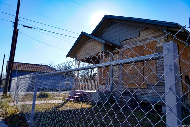 715 S TRINITY ST, San Antonio, TX 78207