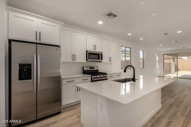 18194 W ELIZABETH Avenue, Goodyear, AZ 85338