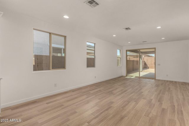 18194 W ELIZABETH Avenue, Goodyear, AZ 85338