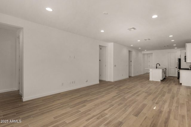 18194 W ELIZABETH Avenue, Goodyear, AZ 85338