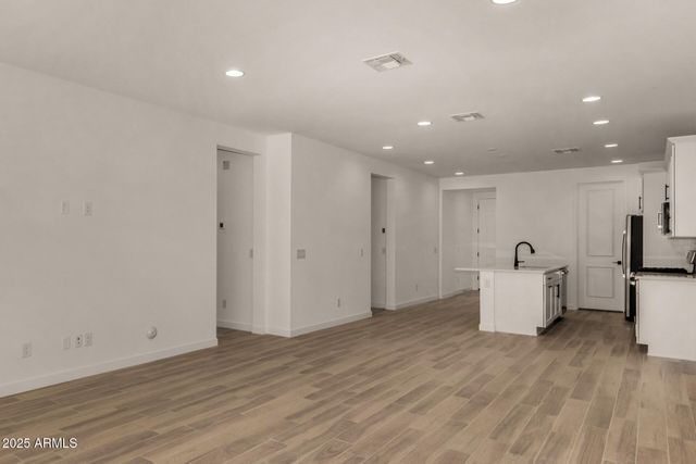 18194 W ELIZABETH Avenue, Goodyear, AZ 85338