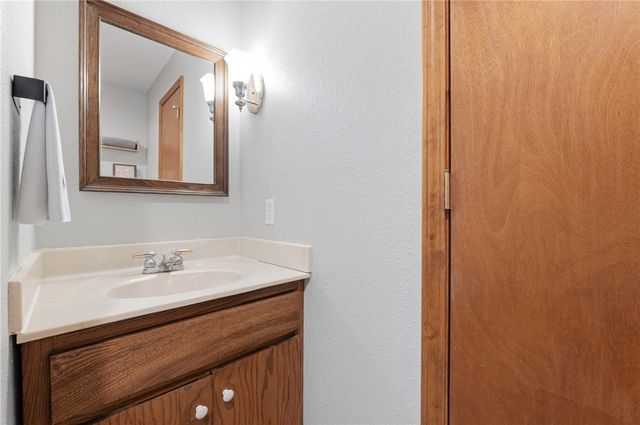 1105 Royal Drive, Bentonville, AR 72712