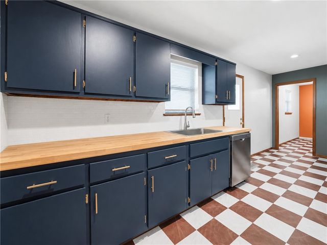 1105 Royal Drive, Bentonville, AR 72712