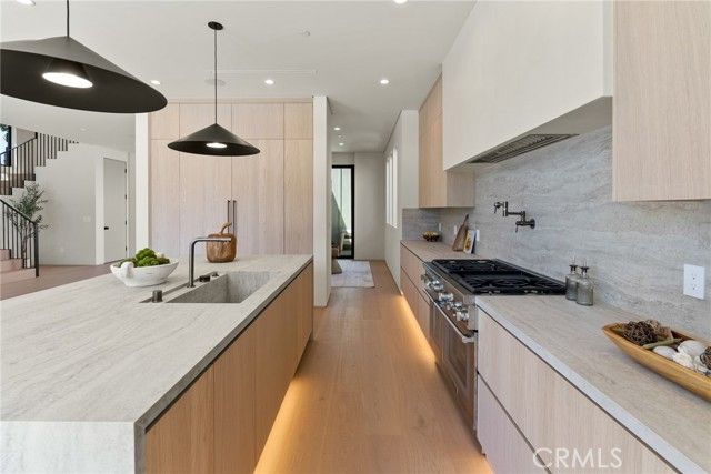 14738 Otsego Street, Sherman Oaks, CA 91403