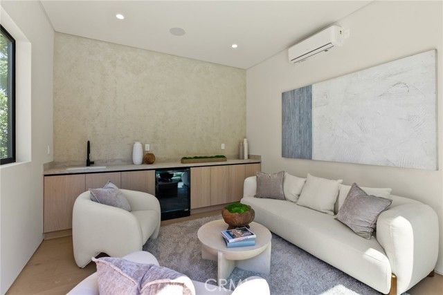 14738 Otsego Street, Sherman Oaks, CA 91403