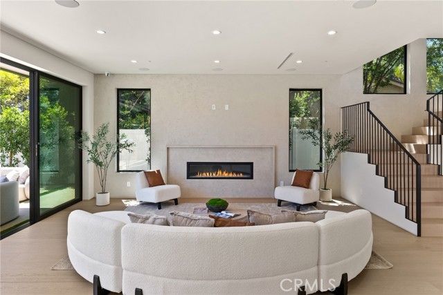 14738 Otsego Street, Sherman Oaks, CA 91403