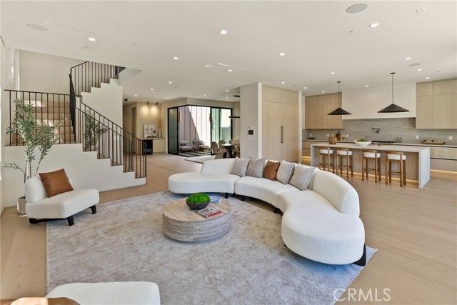 14738 Otsego Street, Sherman Oaks, CA 91403