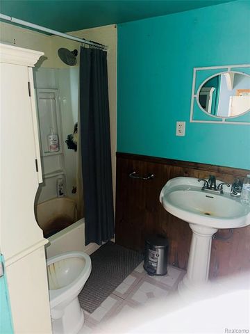 2021 E Bombay Road, Midland, MI 48642