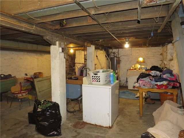 1214 Amanda St, Carrick, PA 15210