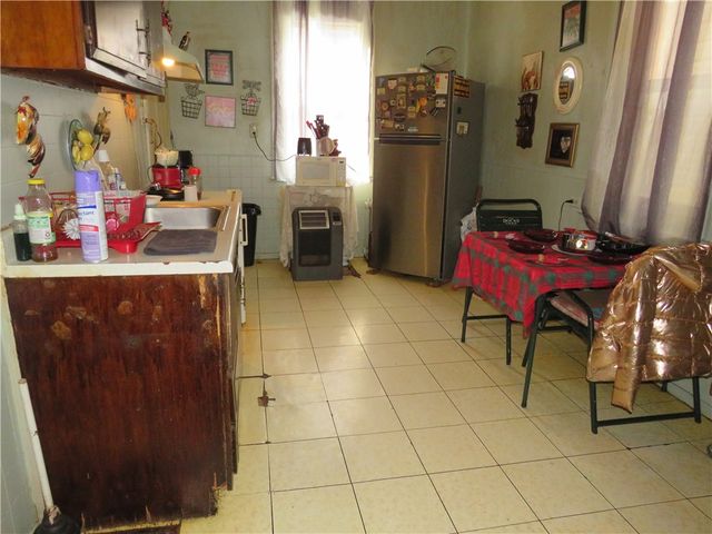 1214 Amanda St, Carrick, PA 15210