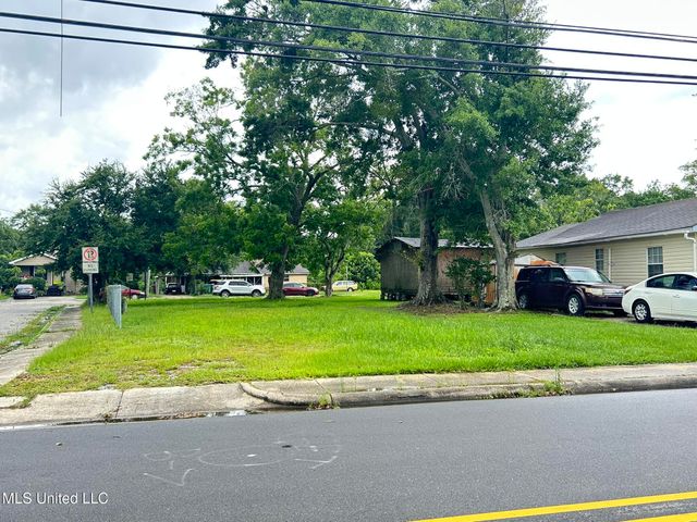 1306 Dupont Avenue, Pascagoula, MS 39567