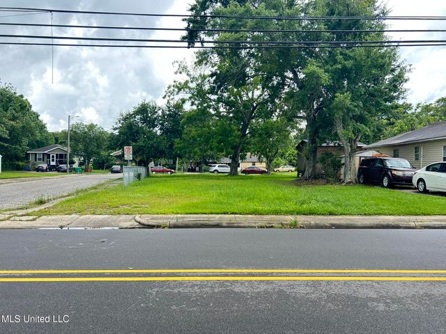 1306 Dupont Avenue, Pascagoula, MS 39567