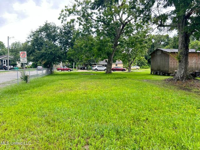 1306 Dupont Avenue, Pascagoula, MS 39567
