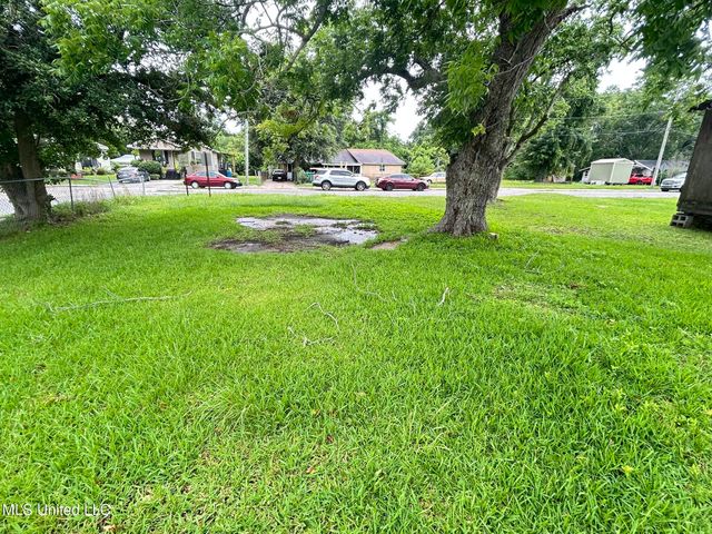 1306 Dupont Avenue, Pascagoula, MS 39567