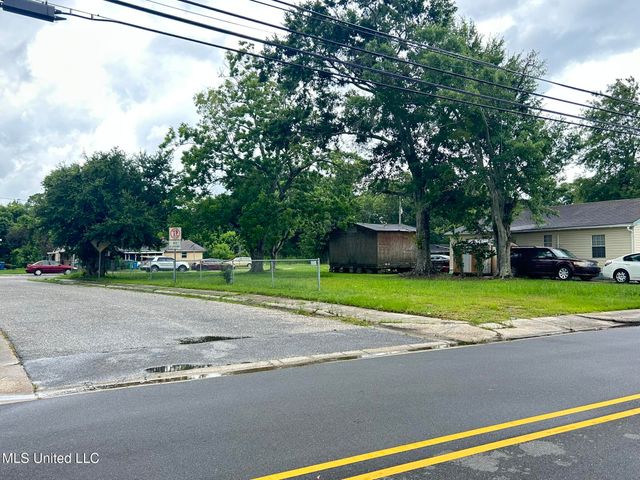 1306 Dupont Avenue, Pascagoula, MS 39567