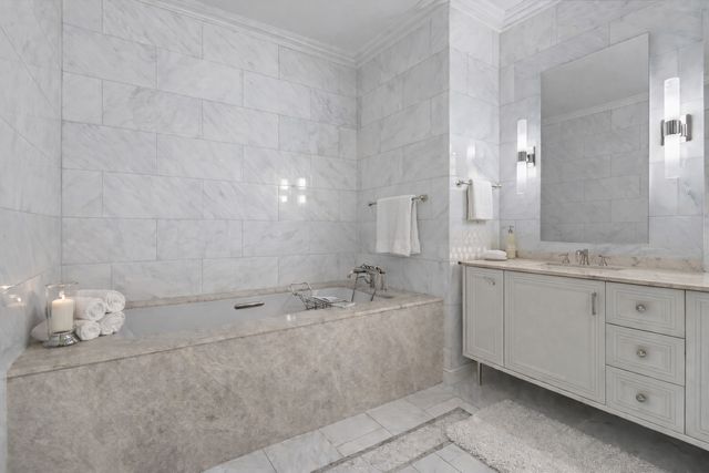 435 N Michigan Avenue 1203, Chicago, IL 60611