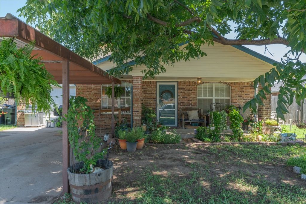 957 N Windermere Drive, Moore, OK 73160