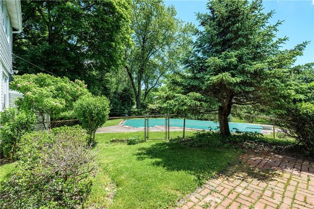 22 Snowberry Circle, Penfield, NY 14526