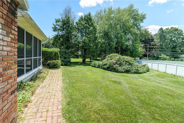 22 Snowberry Circle, Penfield, NY 14526
