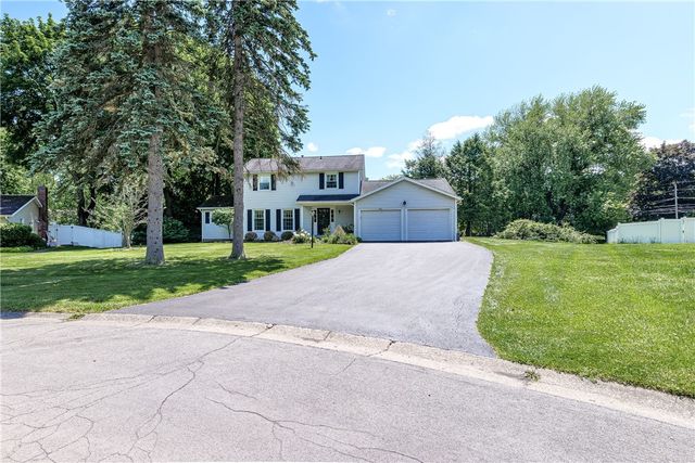 22 Snowberry Circle, Penfield, NY 14526