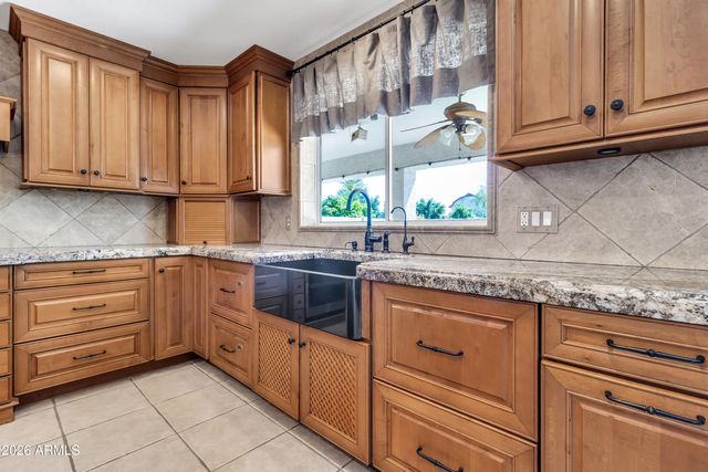 3955 E INDIGO BAY Court, Gilbert, AZ 85234