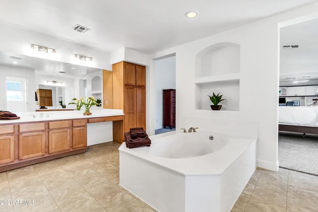 3955 E INDIGO BAY Court, Gilbert, AZ 85234