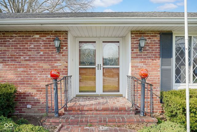 4540 Woodcrest Drive, Columbus, IN 47203