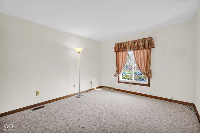 4540 Woodcrest Drive, Columbus, IN 47203