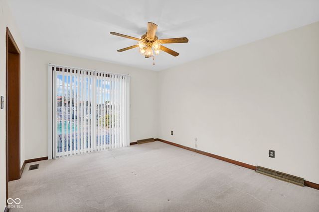 4540 Woodcrest Drive, Columbus, IN 47203