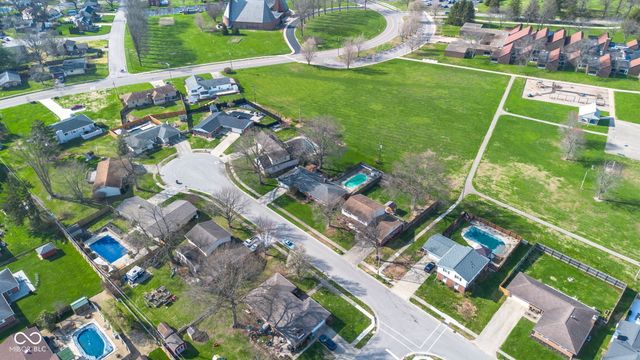 4540 Woodcrest Drive, Columbus, IN 47203