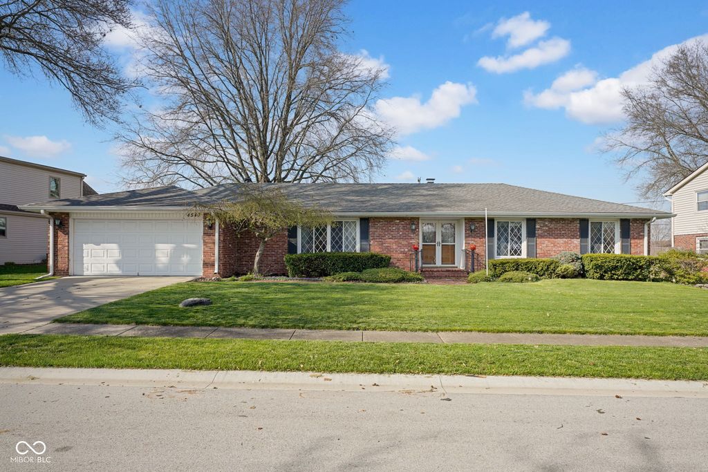 4540 Woodcrest Drive, Columbus, IN 47203