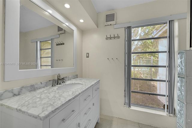 980 Renmar Dr, Plantation, FL 33317