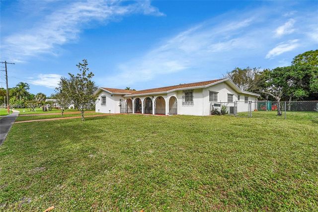 980 Renmar Dr, Plantation, FL 33317
