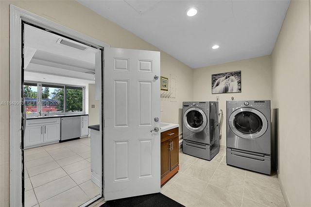 980 Renmar Dr, Plantation, FL 33317