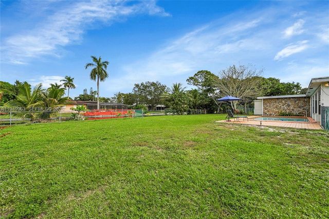 980 Renmar Dr, Plantation, FL 33317