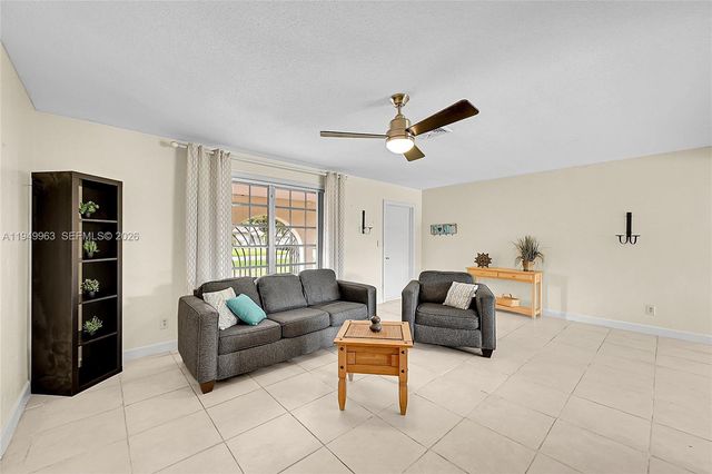 980 Renmar Dr, Plantation, FL 33317