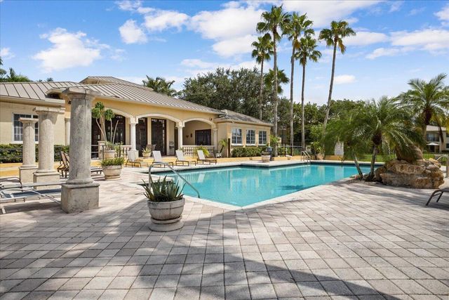 200 N Crestwood Court N 211, Royal Palm Beach, FL 33411