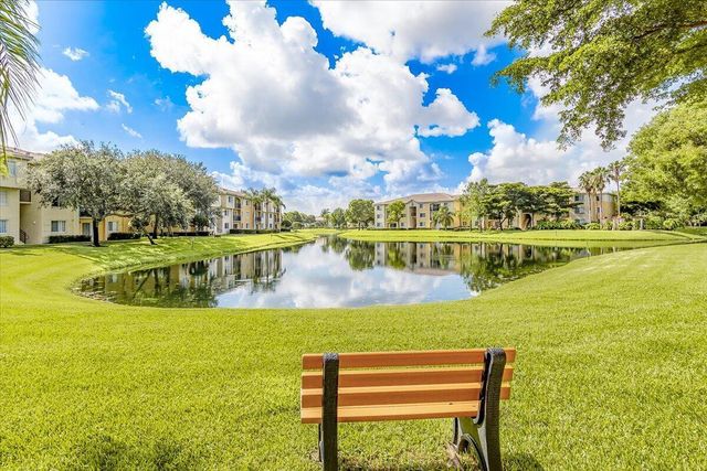 200 N Crestwood Court N 211, Royal Palm Beach, FL 33411