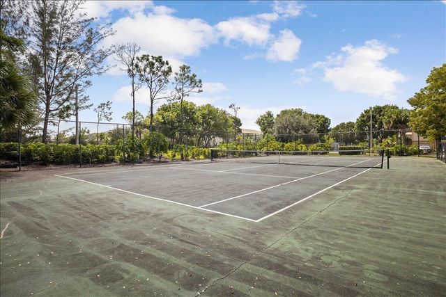 200 N Crestwood Court N 211, Royal Palm Beach, FL 33411