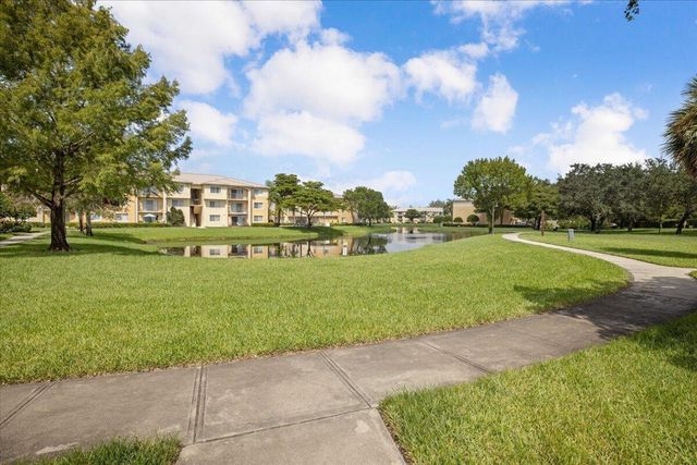 200 N Crestwood Court N 211, Royal Palm Beach, FL 33411