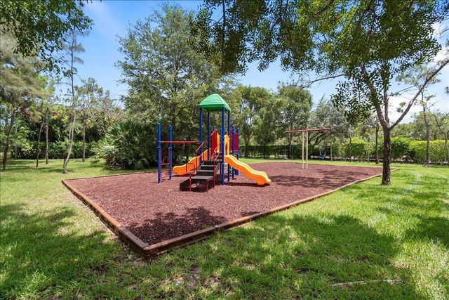 200 N Crestwood Court N 211, Royal Palm Beach, FL 33411