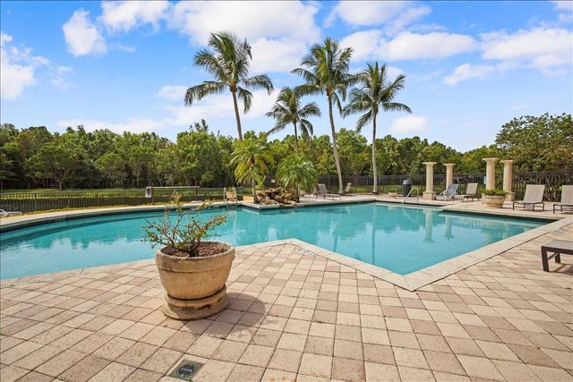 200 N Crestwood Court N 211, Royal Palm Beach, FL 33411