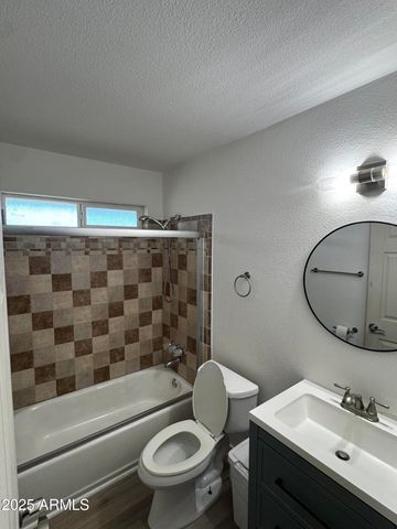 128 W Winston Drive, Phoenix, AZ 85041