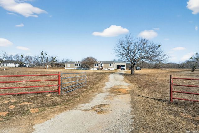 225 Quail Run, Lytle, TX 78052