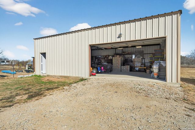 225 Quail Run, Lytle, TX 78052