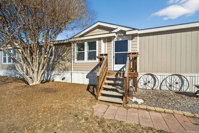 225 Quail Run, Lytle, TX 78052