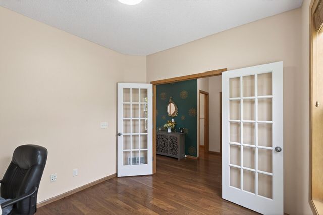 10013 Iris Lane, Eden Prairie, MN 55347