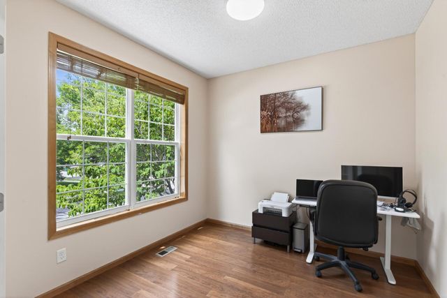 10013 Iris Lane, Eden Prairie, MN 55347